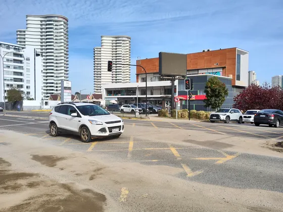 Local De 139,9 M2, Stripcenter En Av. Gaston Hamel Nieto