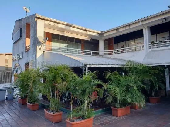 Local Comercial En Urb Miranda 25-12930