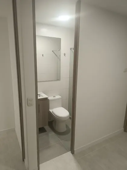 Para Damas Solas, Arriendo Habitaciones Para Estrenar, Muy Buena Ubicación