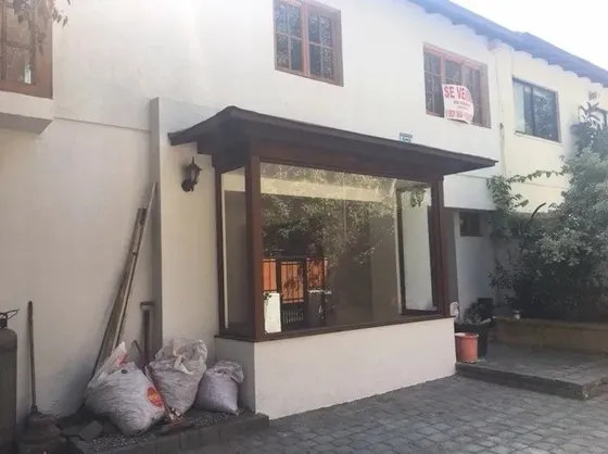 Casa De 2 Pisos En Excelente Sector