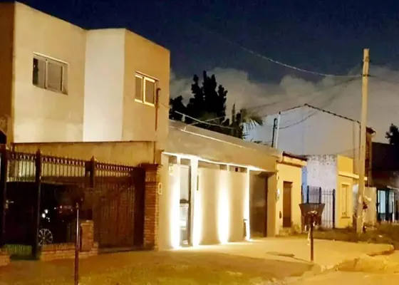 Casa En Venta - 4 Dormitorios 4 Baños - Cochera - 310mts2 - Morón