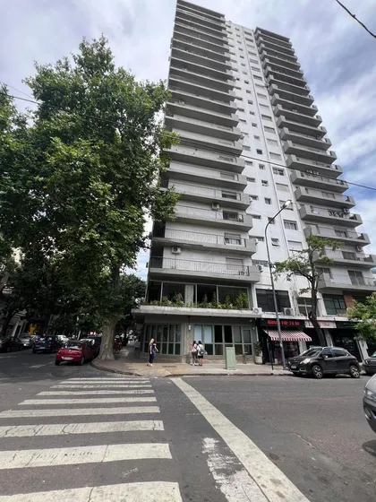 Departamento De 2 Dormitorios En  Alquiler En 10 Esq. 49 