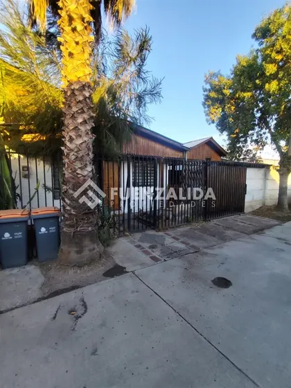 Casa En Venta De 2 Dorm. En Maipú