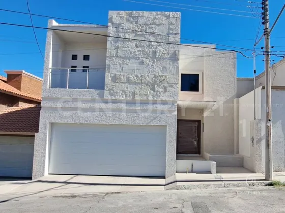 Casa En Venta En Fraccionamiento Lomas Universidad I Chihuahua, Chih.