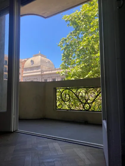 Vendo Apartamento, Totalmente Renovado, 3 Dormitorios, 2 Baños, Espacios Generosos, Balcon Al Frente Ideal Empresa ,familias O Personas Con Trabajos Desde Casa, Cordon!