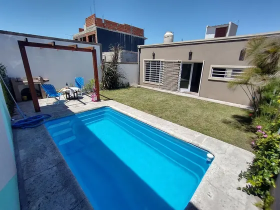 Venta Casa Con Pileta Y Parrilla Barrio Santa Ana