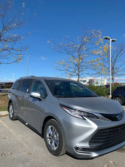 Toyota Sienna Limited 2.5