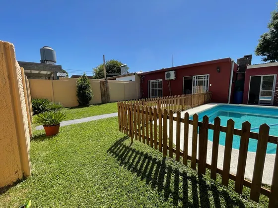 Venta Casa En Calzada Con Quincho Parque Y Pileta