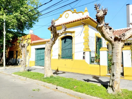 Hermosa Casa Estilo Casco De Estancia, Histórica, Con 3 Ph, 3 Patios Y Galerías. 2 Ph Construidos, Más 1 Lavadero Grande Que Puede Ser Un 3°. 