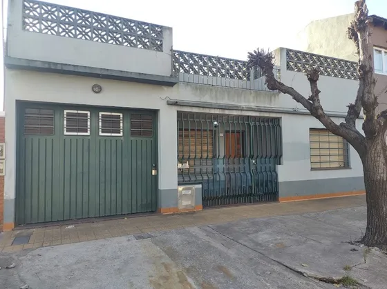 Casa 4 Ambientes Con Cochera 