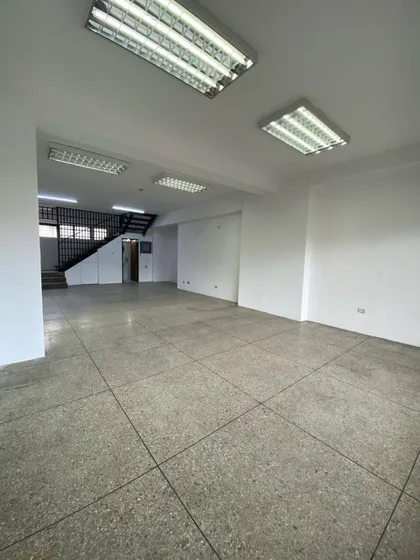 279272 Am* Alquiler Local - Av. Lara - ( 157 M2 )