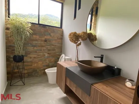 Hermosa Finca Con Dos Casas + Casa De Mayordomo(mls#240564)