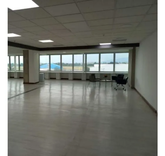 Oficina En Arriendo,av El Dorado, Zona Empresarial