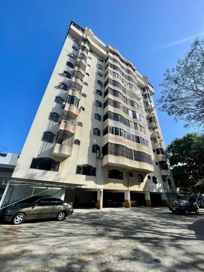 Apartamento En Venta Edificio Victoria Plaza, Avd Loreto La Victoria 