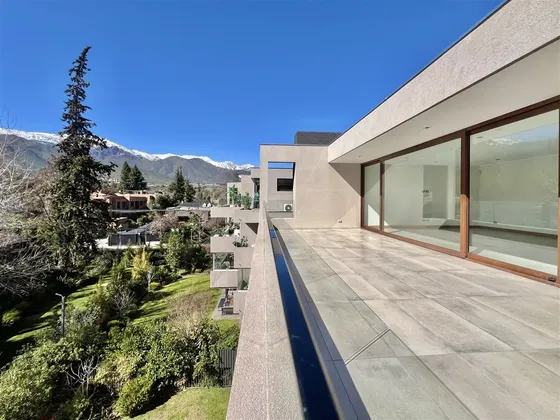Nuevo Moderno Duplex / San Damian