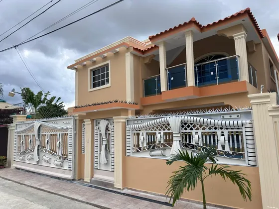 Casa En Prado Oriental San Isidro De 3 Habitaciones Nueva Financiamiento Disponible 