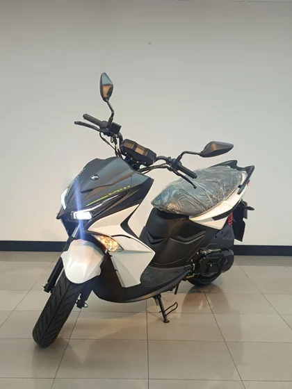 Kymco Super 8.