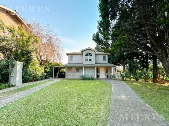 Casa En Venta En En Santa María De Los Olivos