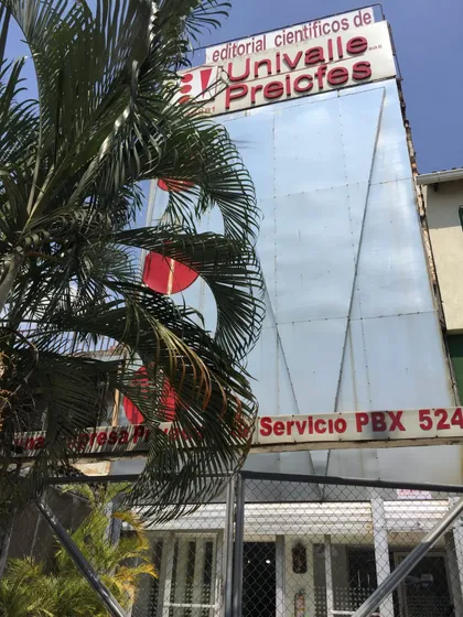 Venta / Edificio Preicfes Univalle / Autopista Sur