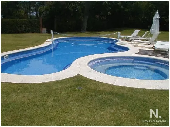 Hermosa Casa Con Muy Buen Parque Escucha Oferta Y Financia A Largo Plazo