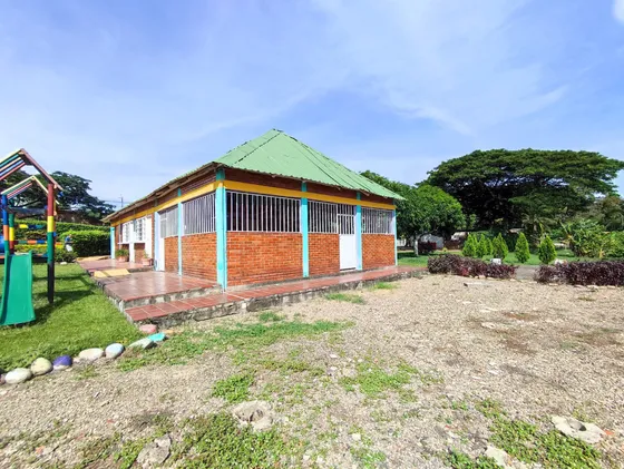 Casalote En Arriendo En Via Portico. Cod A29429