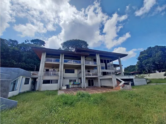 Se Vende Casa 1.273m2 Cerro Verde 2371