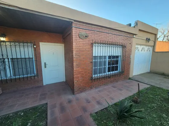 Venta Casa 4 Amb En Moreno Con Parque Y Garage