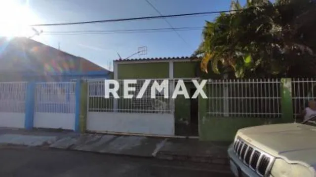 Aq En Venta Casa A Tan Solo 300 Metros Del Mercado Los Guajiros Valencia. 286728