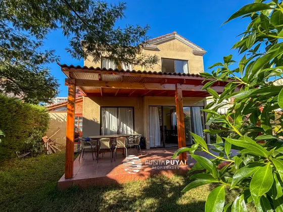 Papudo. Punta Puyai.  Arriendo Casa Año Corrido