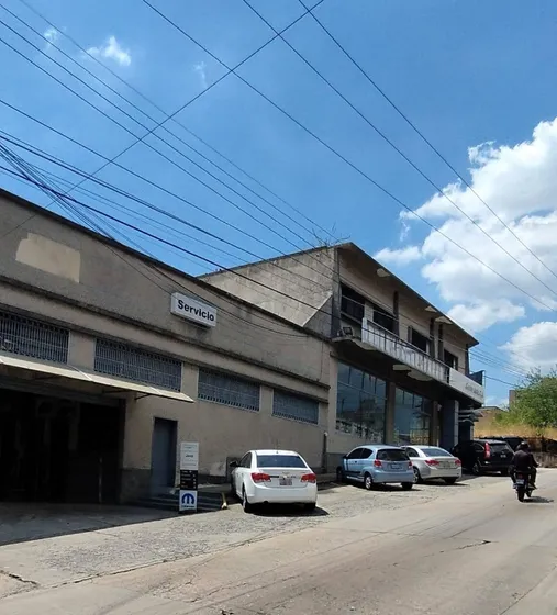 Iris Hernandez Alquila Edificio Comercial ( 3145m2 ). Av Navas Espinola. Valencia. Carabobo