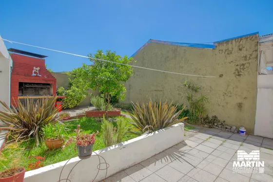 Casa Multifamiliar Con Dos Locales - San Isidro