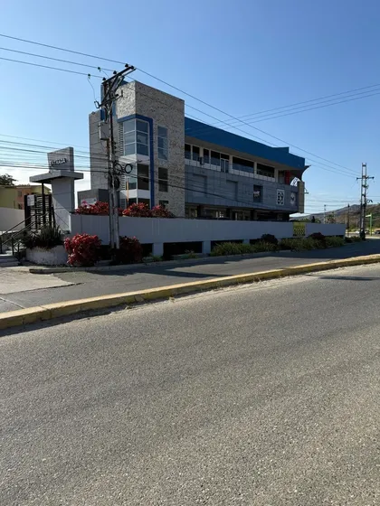 Local Comercial En Venta C.c Terrazas Del Valle En Plena Av Don Julio Centeno San Diego Jc-lp