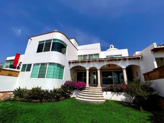 Casa Con Recámara Principal En Planta Baja Y Jardín En Real De Tetela