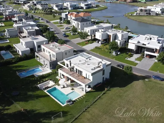 Casa En Venta Y Alquiler En Terralagos