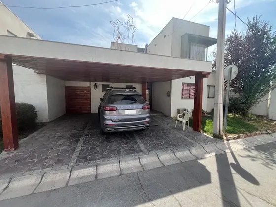 Oferta! Hermosa Y Amplia Casa De 480 M² En Condominio Tiltil