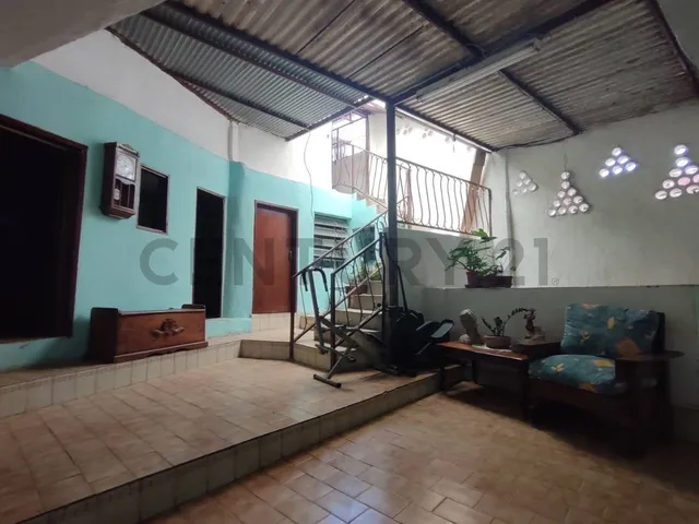 Se Vende Casa Con Local Comercial, En Calle Guaicaipuro Los Teques