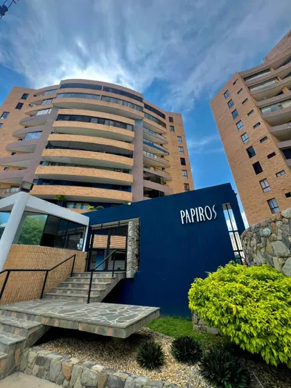 Apartamento En Urb Ciudad Jardín Mañongo Res. Papiros Metra