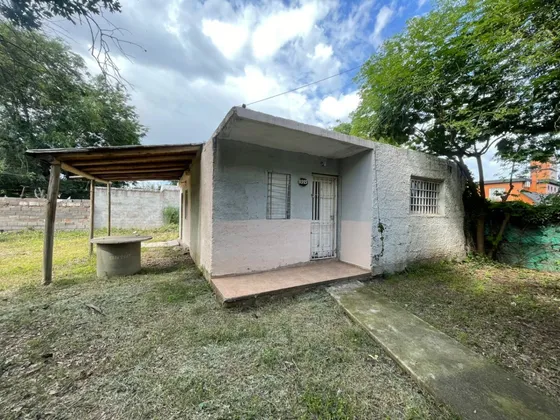 Casa En Venta De 1 Dormitorio C/ Cochera En Villa Allende Parque
