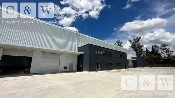 1.503 M2 De Deposito Mas 110 M2 De Oficinas En 2 Plantas