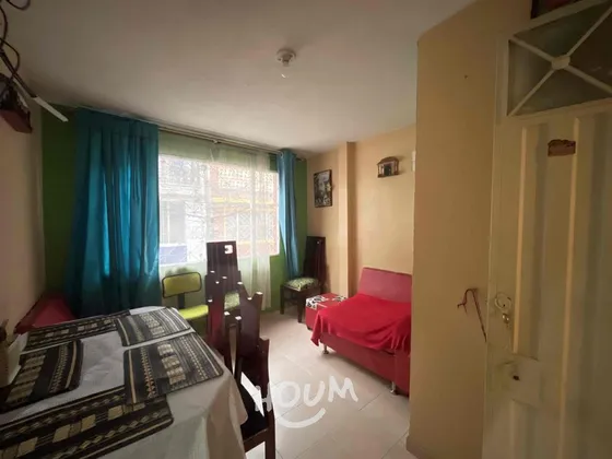 Apartamento En Patio Bonito. 10 Habitaciones, 72 M², Id: 134407