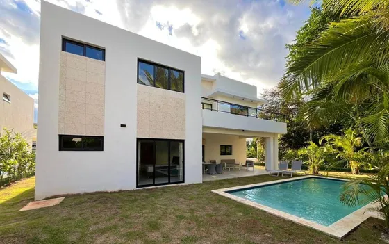 Punta Cana Village | Villa En Venta O Alquiler De 5 Habitaciones Con Piscina