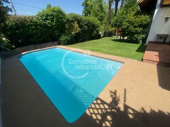 Casa En Venta De 5 Dorm. En Las Condes
