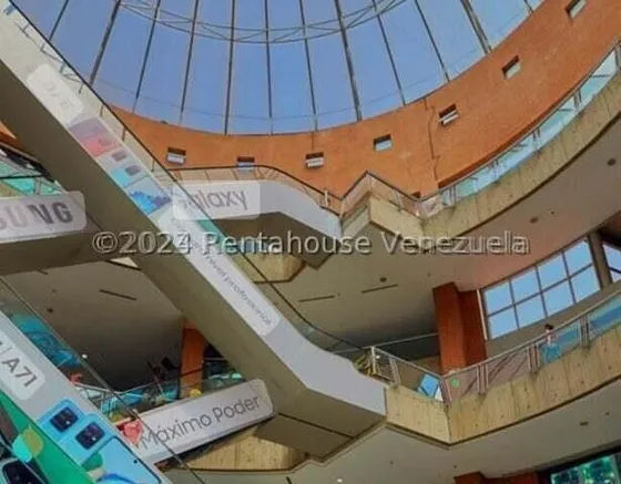 Alquilo  Espectacular Y Versátil Oficina  Sabana Grande !!!  En El Centro Comercial Con Más Tráfico De Personas De Caracas,!!  Te Esperamos...!!!!