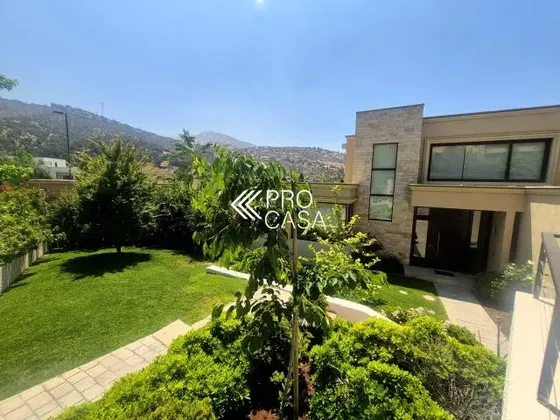 Casa En Arriendo En Condopminio De 5 Dorm. En Lo Barnechea