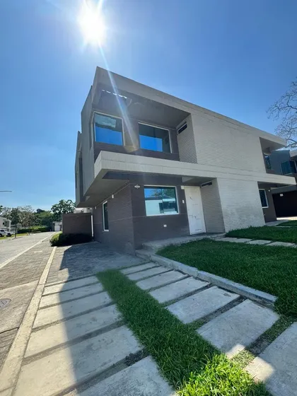 Townhouse De Lujo En La Cumaca, San Diego, Parque Residencial Casa Verde