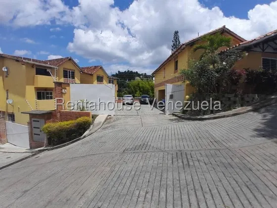 Townhouse En Venta En La Union Con Planta Eléctrica, Amoblado Y Vista Panorámica #25-19156 Np