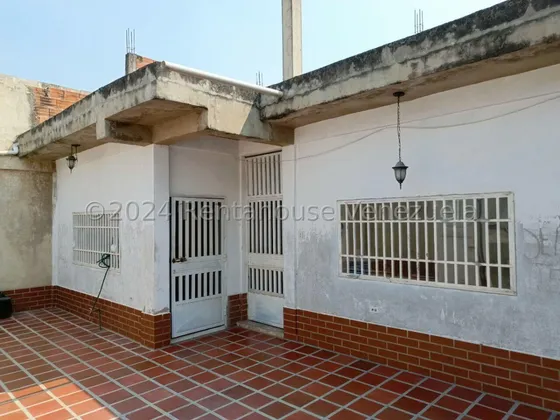 Casa En Venta Ubicada En La Morita Ii Maracay, Fvina 24-18610