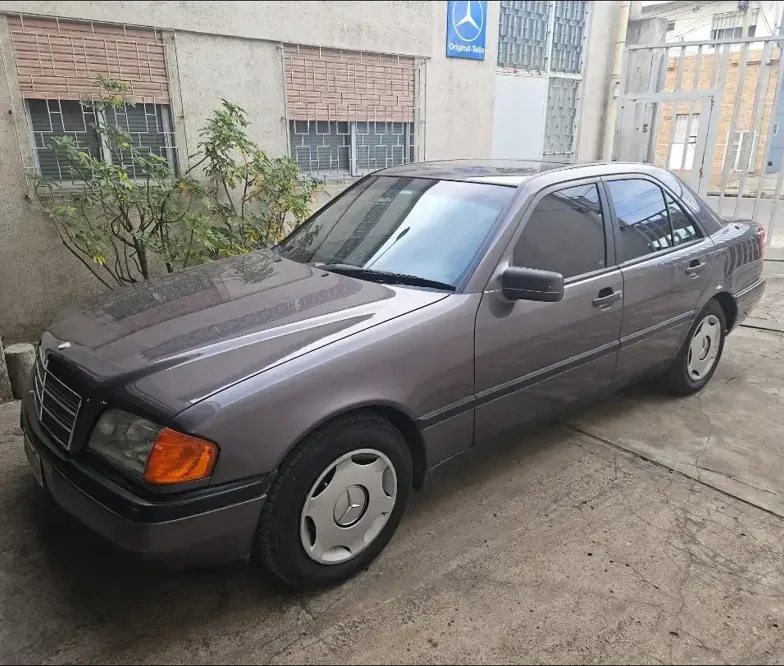 Mercedes-Benz C-Class C220 Classic 2.2