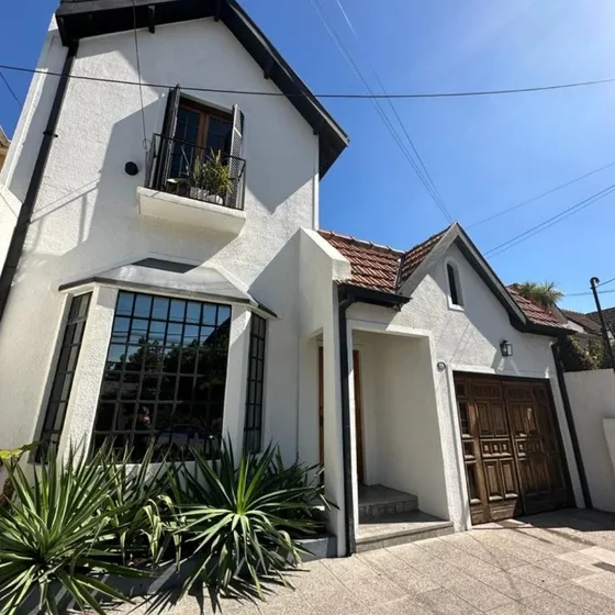 Casa En Venta 5 Ambientes Vicente López
