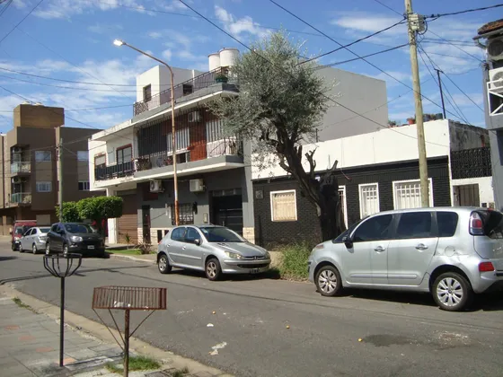 Ph En Planta Baja De Un Ambiente Con Patio Sin Expensas.